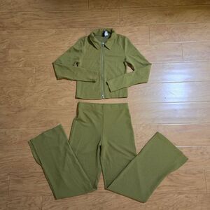H&M Divided Green top and pants set- Size S